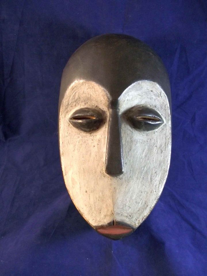 Maske der Lega, D.R. Kongo, ca. Mitte 20. Jh. in Wadern