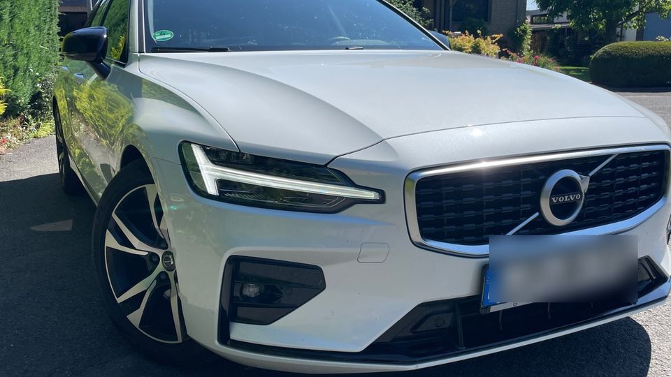 Volvo V60 T4 Geartronic R Design - Crystal White - Kamera, uvm. in Blomberg