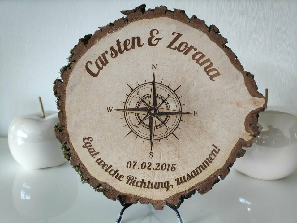 Hochzeitsgeschenk – Liebe Kompass in Baumscheibe – Personalisiert in Neunkirchen Siegerland