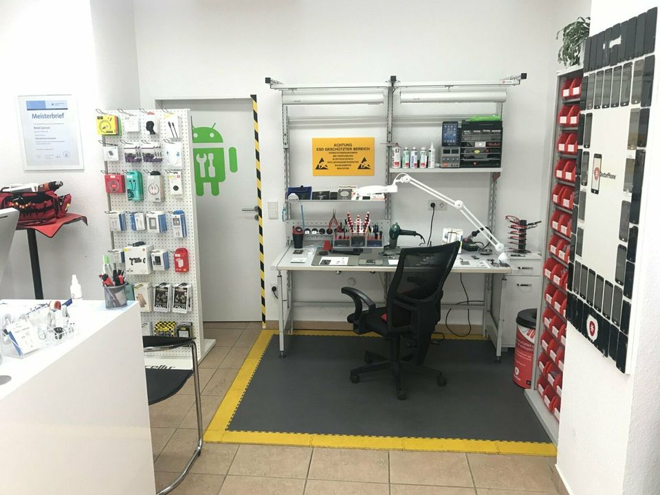 iPhone 8 X 11 Pro 12 Xs Max Smartphone & Handy Display Reparatur in Düsseldorf