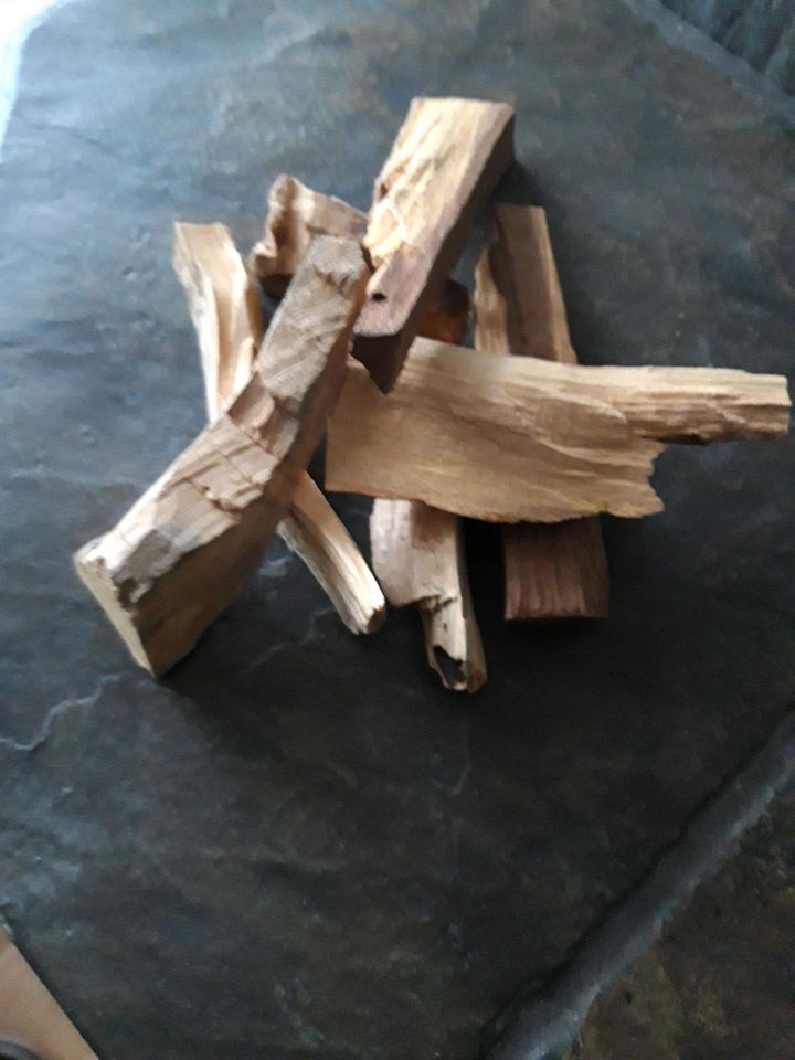 Palo Santo Heiliges Holz / Räucherware Peru 100g in Bünde