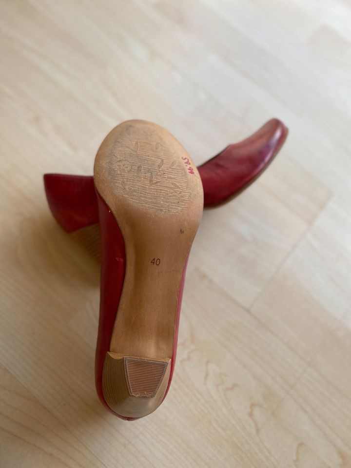 Zanon & Zago Pumps rot 40 in Bielefeld