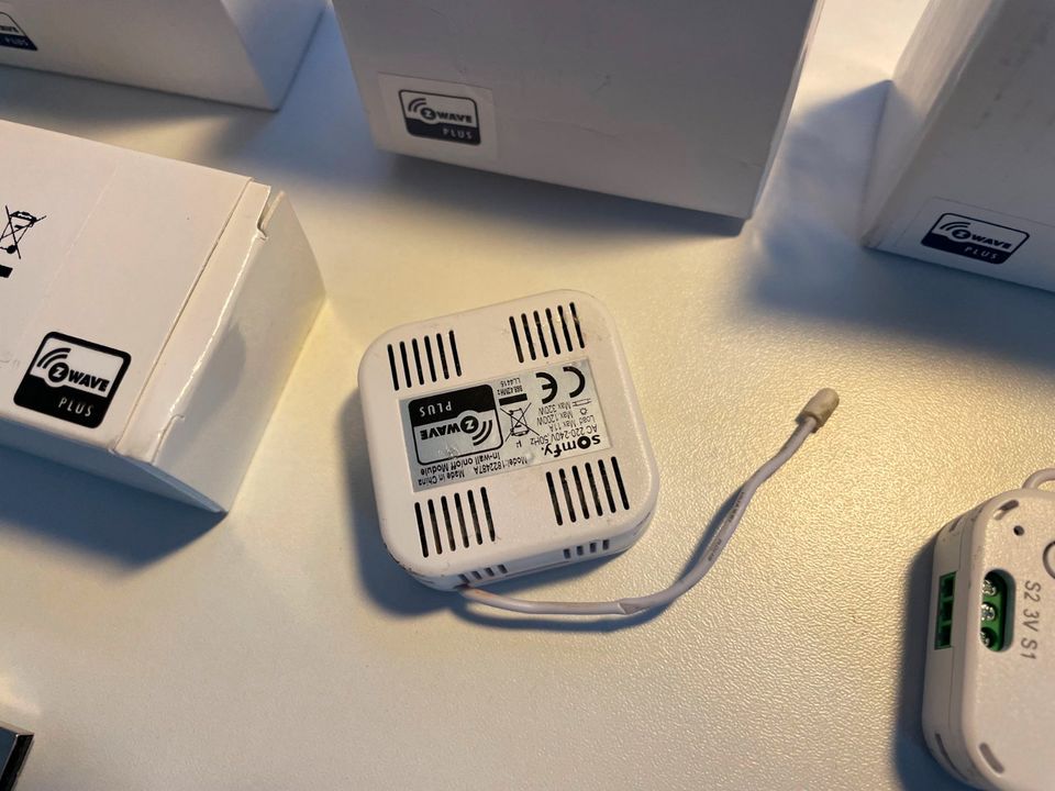 Somfy Z-Wave USB Modul, inkl. 3 mal in-wall on/off Module in Schlangen