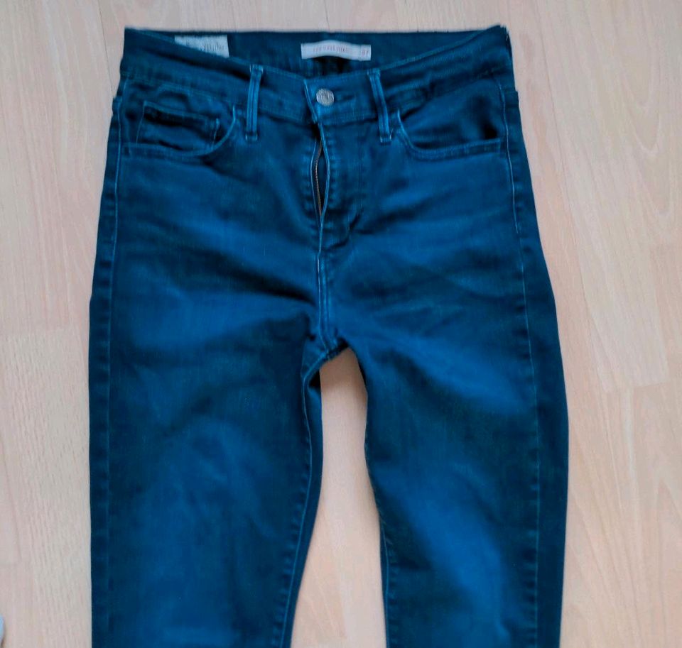 Levis Jeans 720 super skinny Blaumarine 27X30 top Zustand in Völklingen
