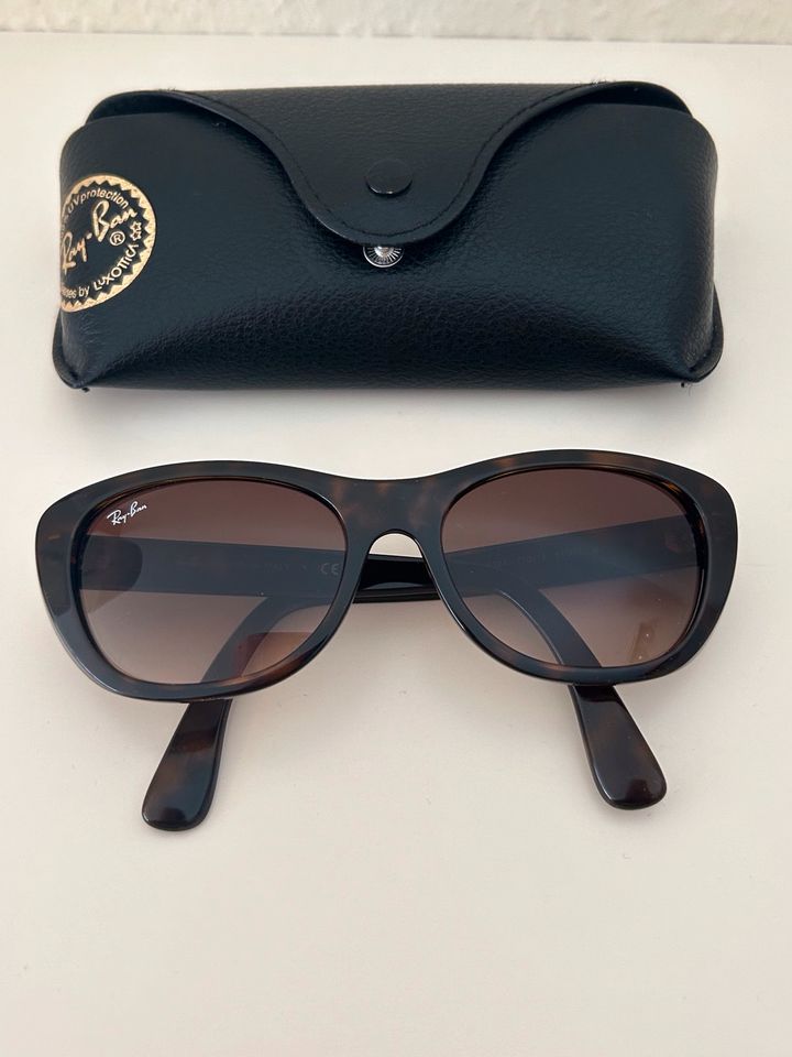 RAY-BAN Sonnenbrille- Damen- Neuwertig ** in Fellbach