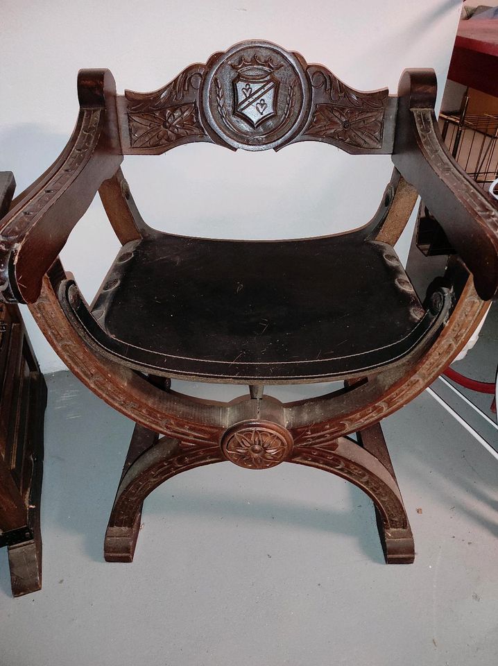 Spanische Möbel Truhe und Stuhl zu verkaufen in Neumarkt i.d.OPf.