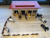 Schleich 40164 Pferdestall mit 9 Pferden, 2 Hunden und Zaun Bielefeld - Bielefeld (Innenstadt) Vorschau