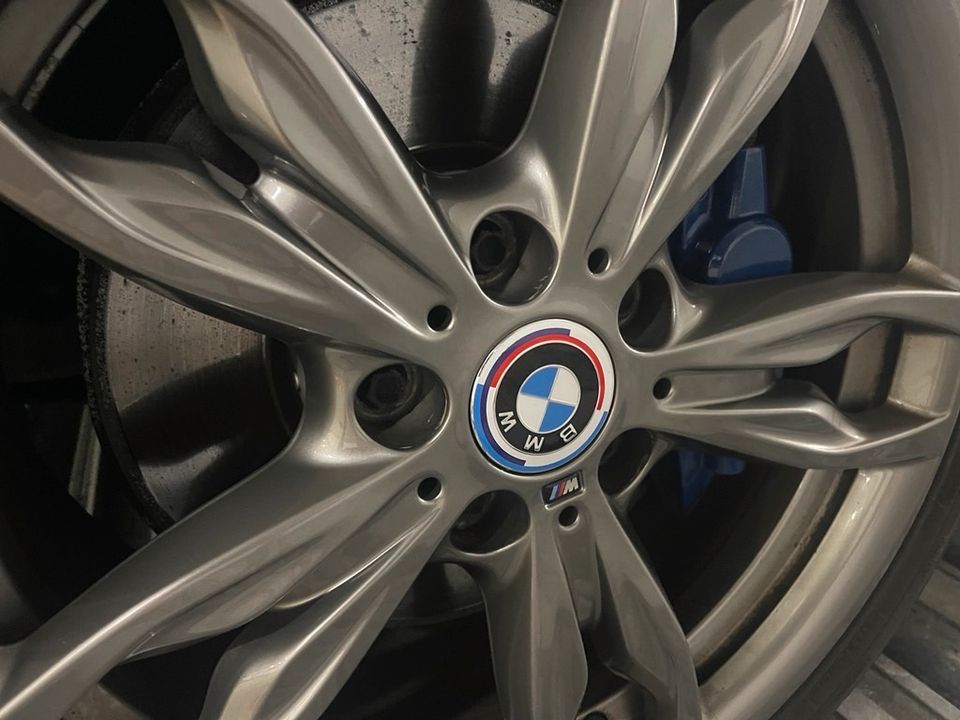 50 Jahre Logo Embleme Zeichen Vorne H Lenkrad Nabendeckel M BMW in Bonn