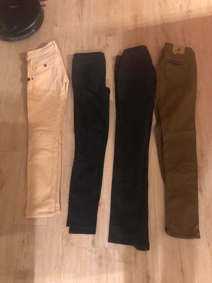 Jeans / Hosen Größe S/M abzugeben in Herrenberg