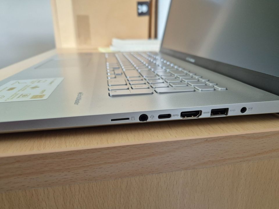 Asus Vivobook S17 S712EA-AU526W in Rottweil