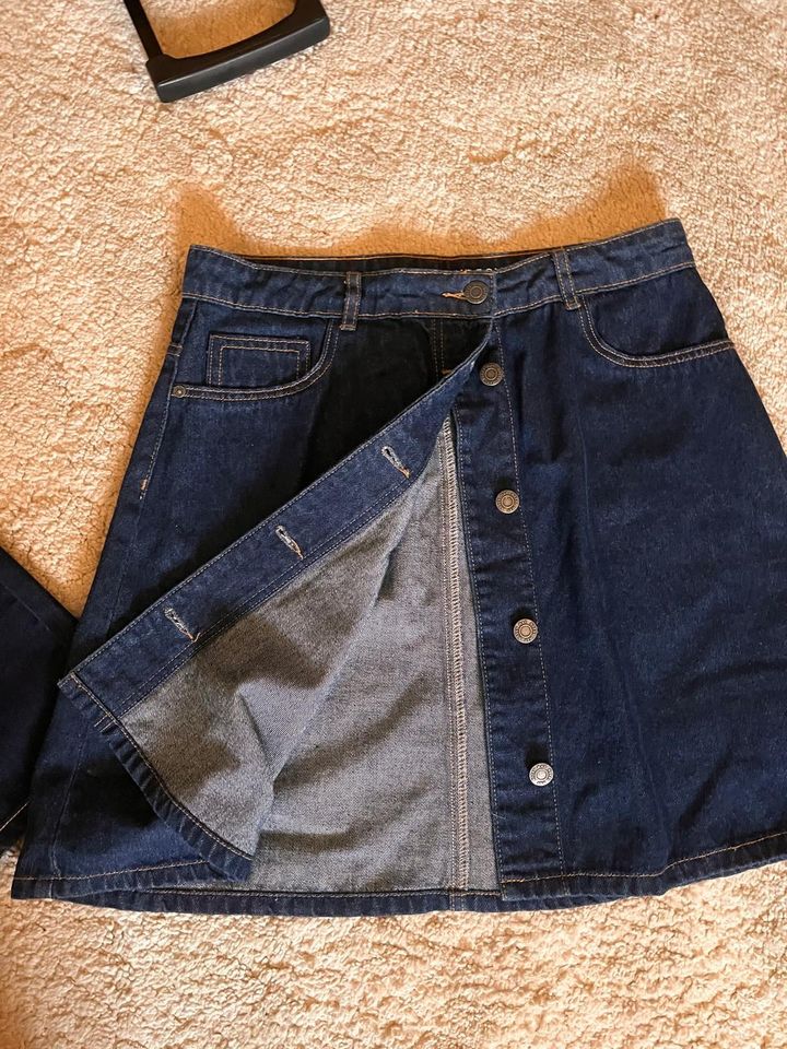 Neuwertige Marken Röcke Jeans, schottisch s. Fotos gr.38 in Köln