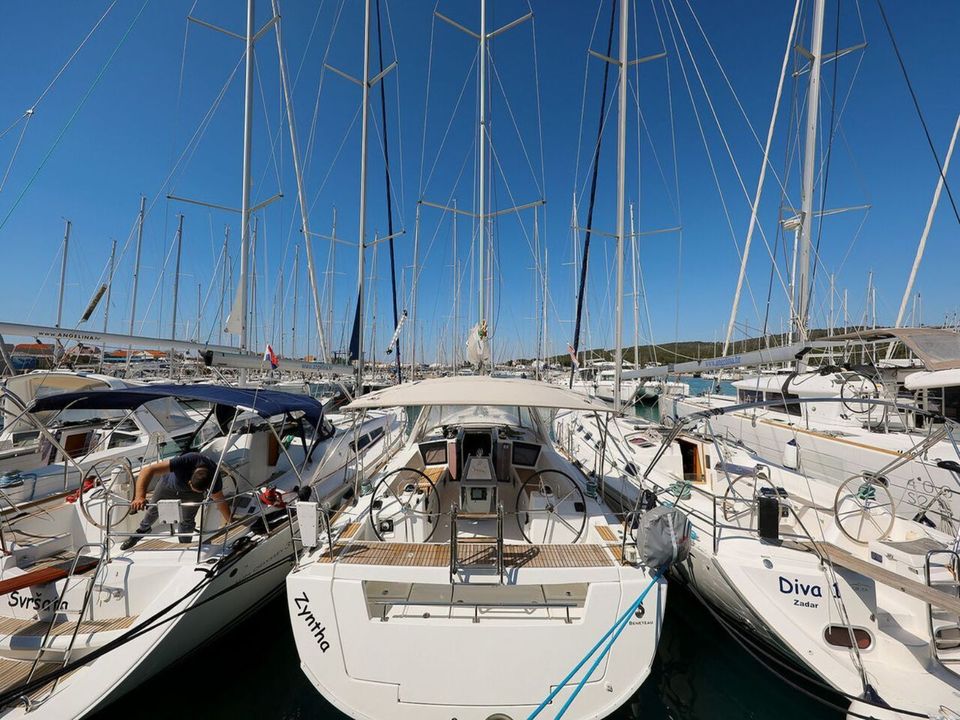 Yachtcharter - Océanis 41 (2013) - Kroatien - Boot mieten in Bad Homburg