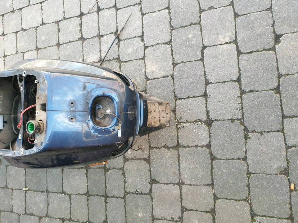 Piaggio Vespa LX 50 Rahmen mit Papiere Unfall mit Papiere 25551 in Düren