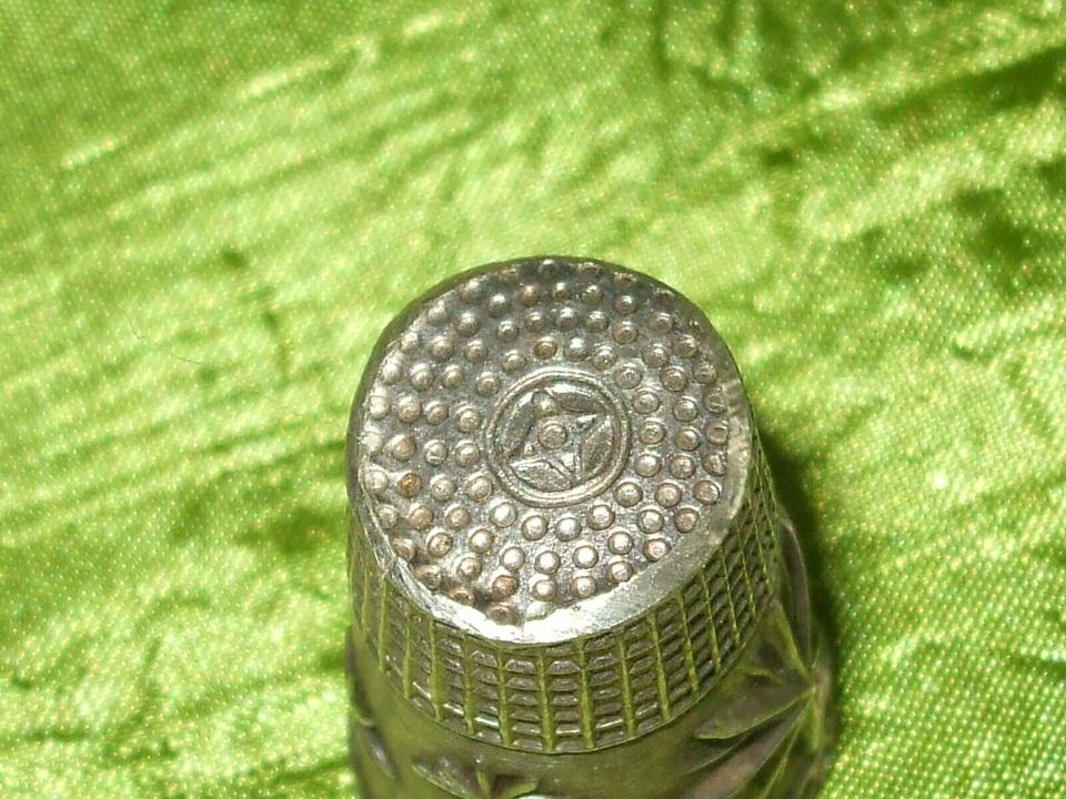 SCHÖNER FINGERHUT THIMBLE *STERNE* Sterling-Silber gestempelt in Gilching