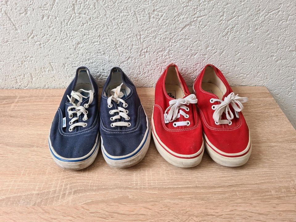 2 Paar Vans (Blau und Rot) Gr. 37 in Soest