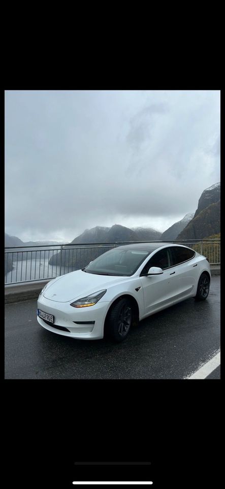 Tesla Model 3 weiß longrange dual Motor in Moers