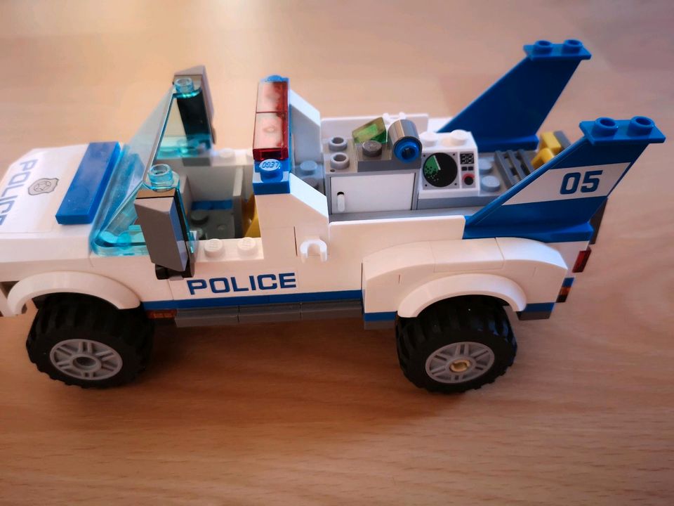 Lego Polizei Auto und Boot in Wietzendorf