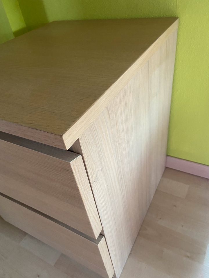 Kleiner Nachtischschrank in Kefenrod