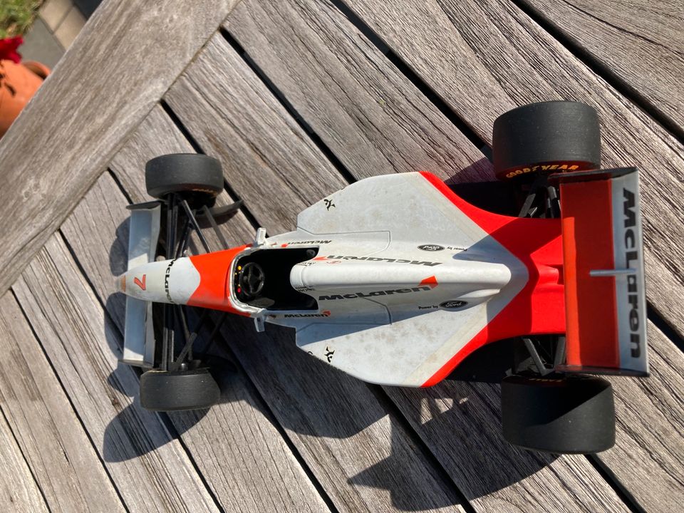 Pauls Model Art Mc Laren MP4/8 1:18 in Köln