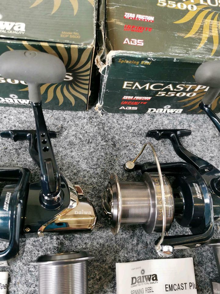 2× Daiwa Emcast Plus 5500 + E-Spulen Angelrollen Karpfenrollen in Bad Bentheim