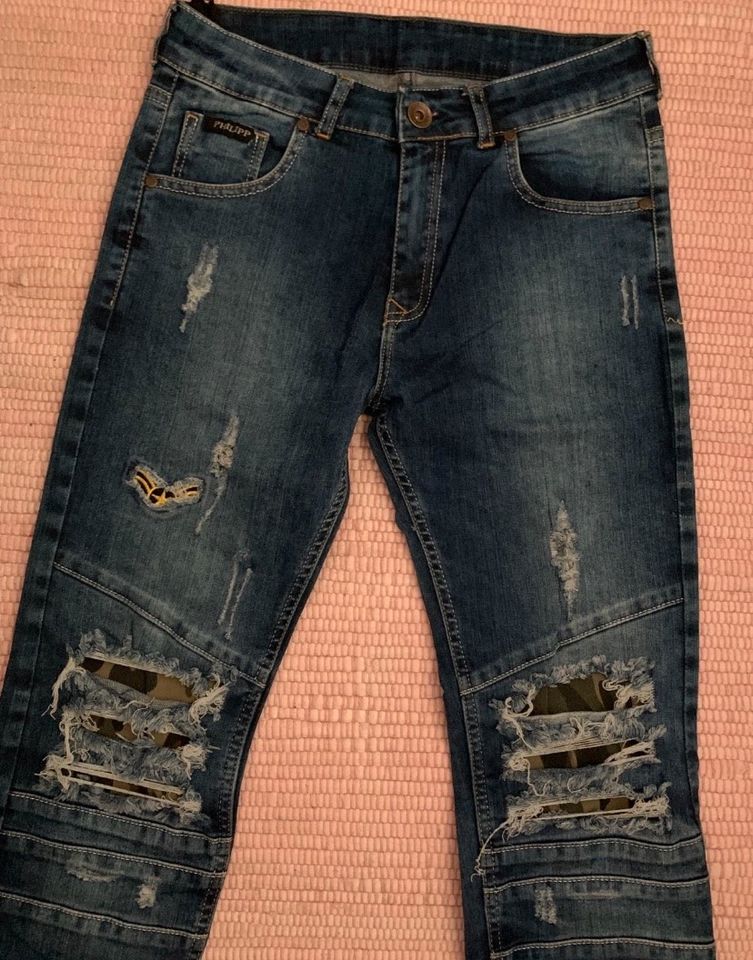 Coole Jungen Jeans Hose Größe 176 in Frankfurt am Main