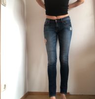 Dunkelblaue Skinny Jeans mit Löchern Bayern - Großkarolinenfeld Vorschau