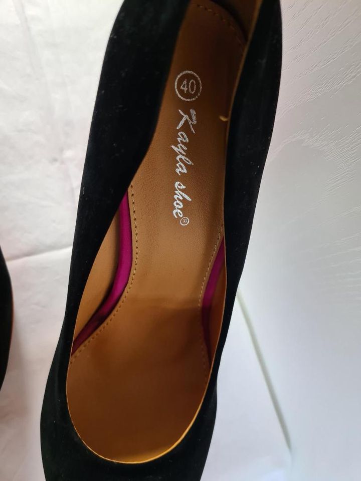 Schwarz/ bunte Plateau Schuhe Pumps, Gr.40, Wildlederimitat in Darmstadt