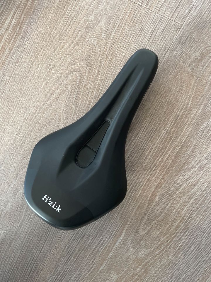 Fizik Terra Aidon Fahrradsattel in Dettingen an der Erms