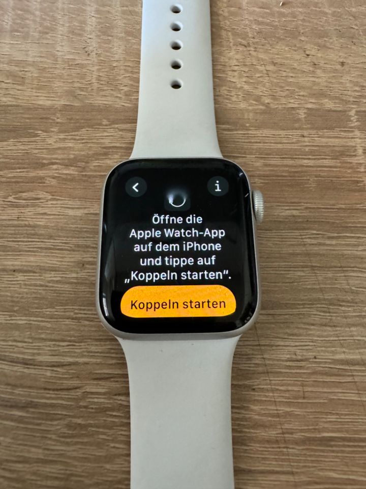 Apple Watch Series 6 - 40mm Alu weiß - Wirklich guter Zustand !! in Berlin