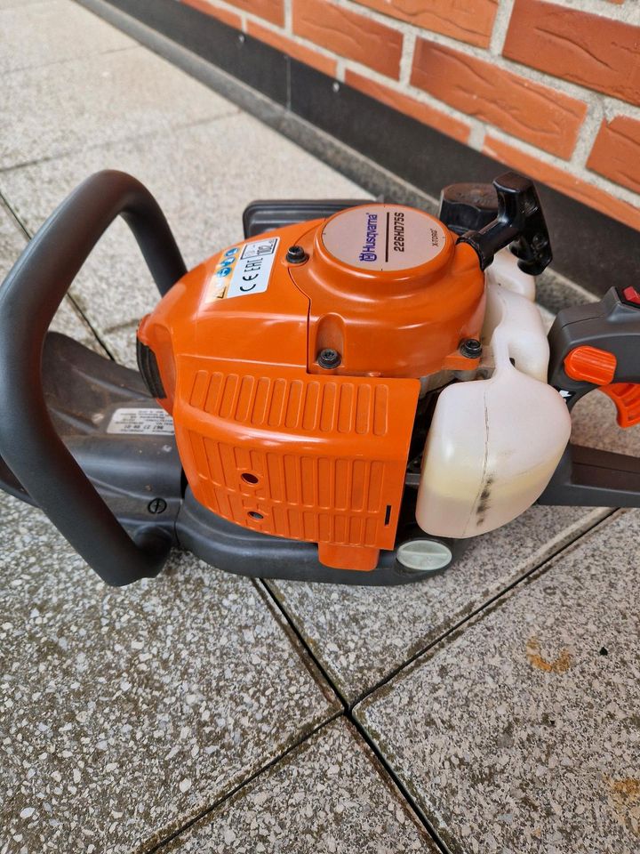 Husqvarna 226HD75S Heckenschehre in Aachen