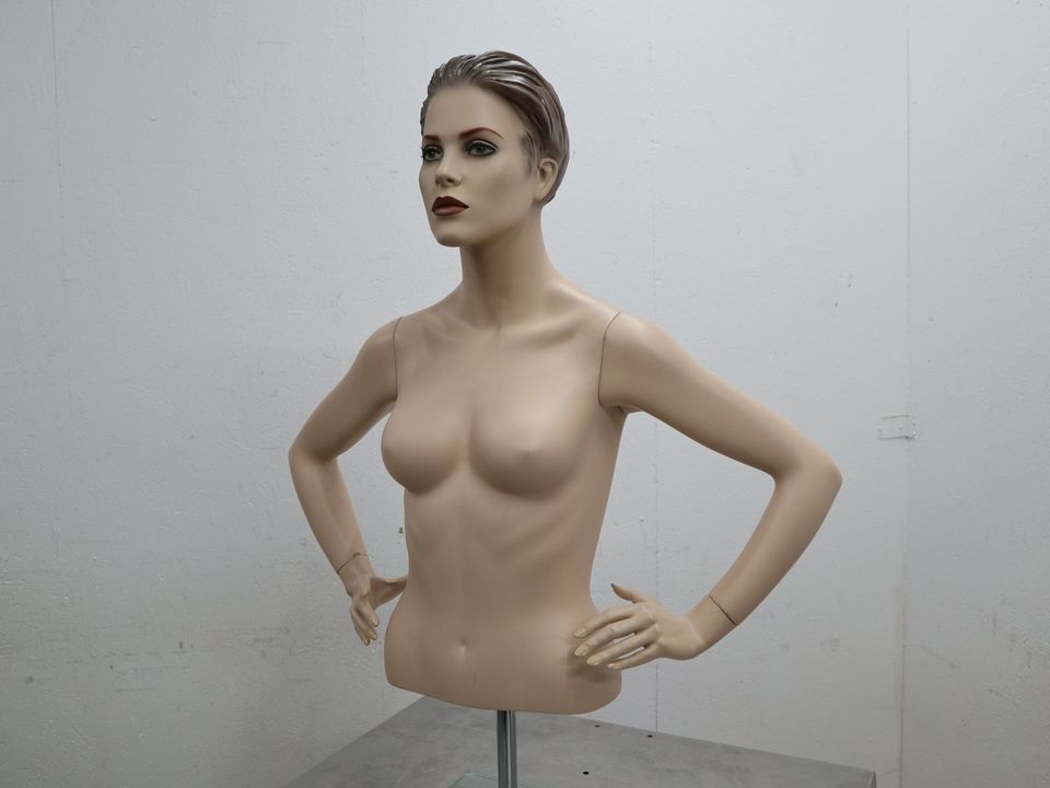 Schaufensterpuppe Puppe weiblich Torso Mannequin Frau SpA6 in Berlin