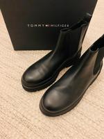 Tommy Hilfiger Chelsea Boots Stiefeletten Leder Neu Gr. 40 Hessen - Darmstadt Vorschau