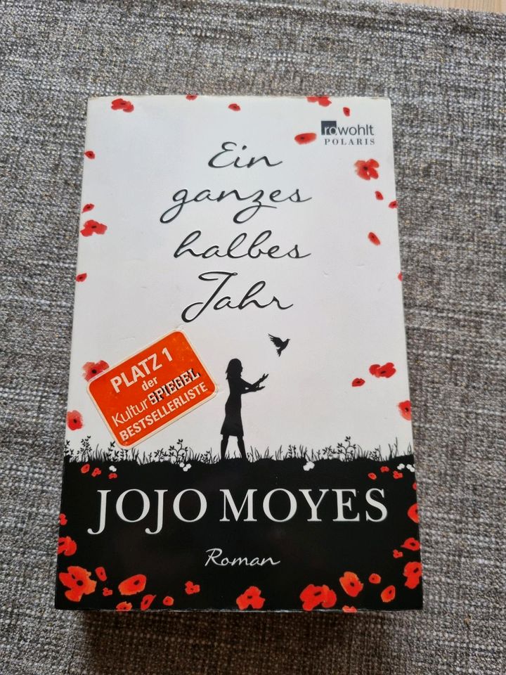 Taschenbuch  ein ganzes halbes Jahr von JoJo Moyes in Eschwege