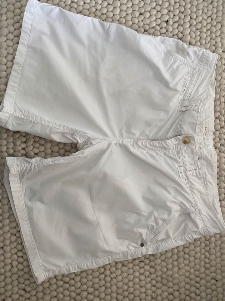 Esprit Shorts weiß Esprit Bermudas Esprit kurze Hose weiß 38 in Frankfurt am Main