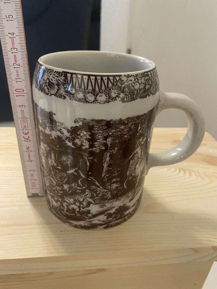 Seltener DDR Ostalgie Bierkrug Jagdmotiv 12,5 cm weiß braun in Berlin