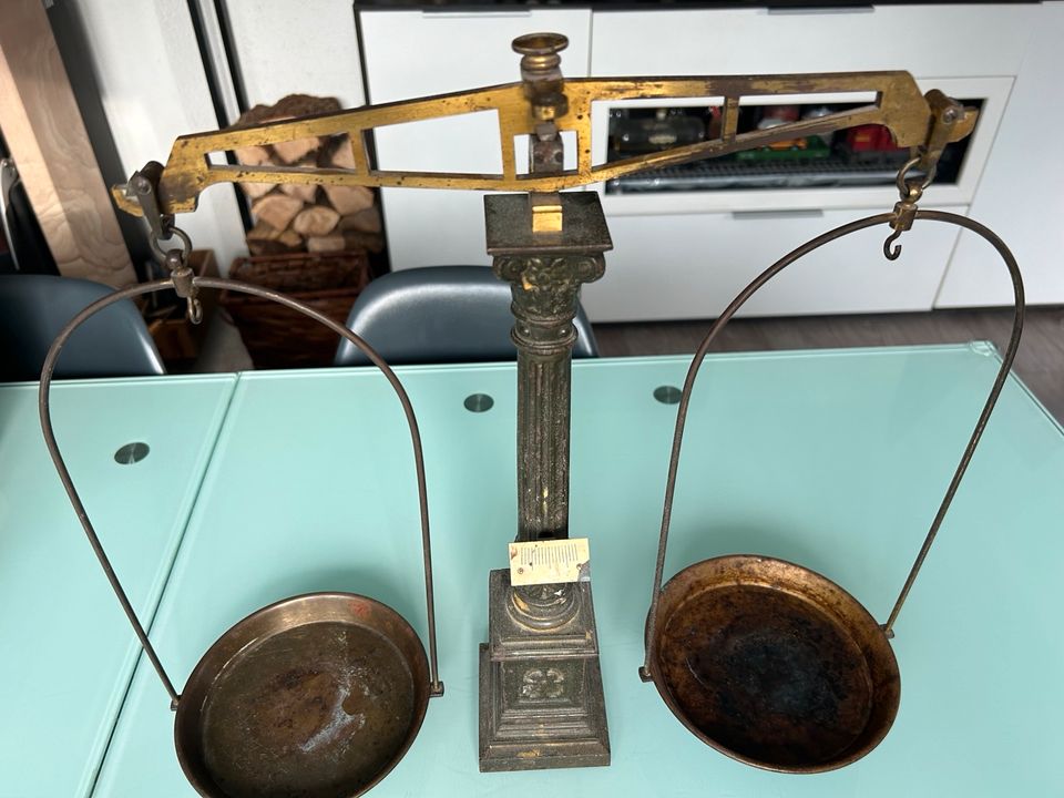 Antike Apothekerwaage Balkenwaage aus Messing in Göppingen
