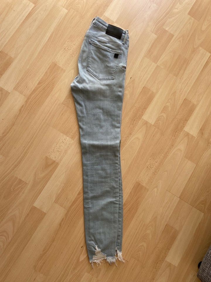 Jeans von Elias Rumelis in Lindau