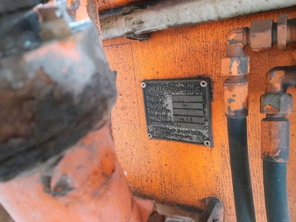 GMeiner Streuautomat STA EK HA Kommunaltechnik MB Trac Unimog in Bernstadt auf dem Eigen