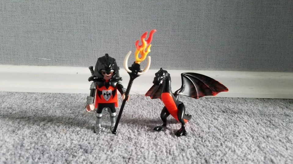 Playmobil Drachenritter mit kleinem Drachen in Wiesmoor