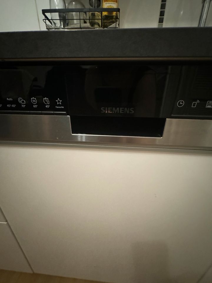 Küchenzeile MIT Elektrogeräten+LG Kühlschrank in Augsburg