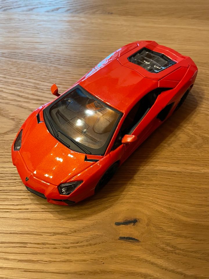 Maisto Modellauto 1:24 Lamborghini Aventador LP 700-4 in Dingolfing