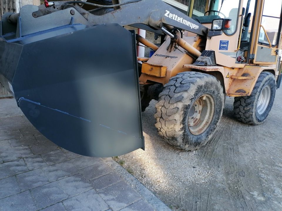 Schaufel CAT Liebherr Volvo Zettelmeyer Claas Kubota Komatsu in Weibhausen