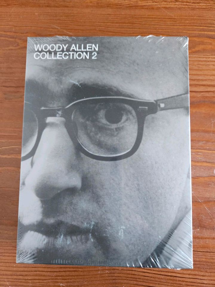 Woody Allen DVDs (OVP) und Büchersammlung in Boppard