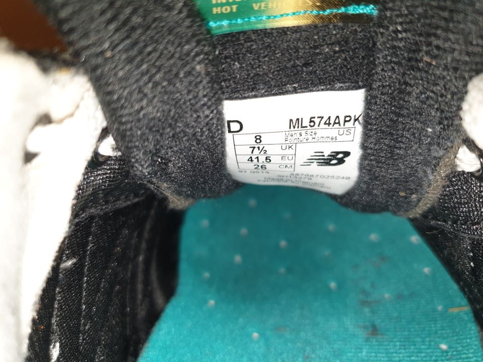 Sneaker New Balance  ML574APK schwarz/grün Gr. 41,5 in Siegburg