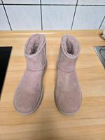 UGG Mini II Boots altrosa Gr. 40 / 9 selten getragen Nordrhein-Westfalen - Lohmar Vorschau