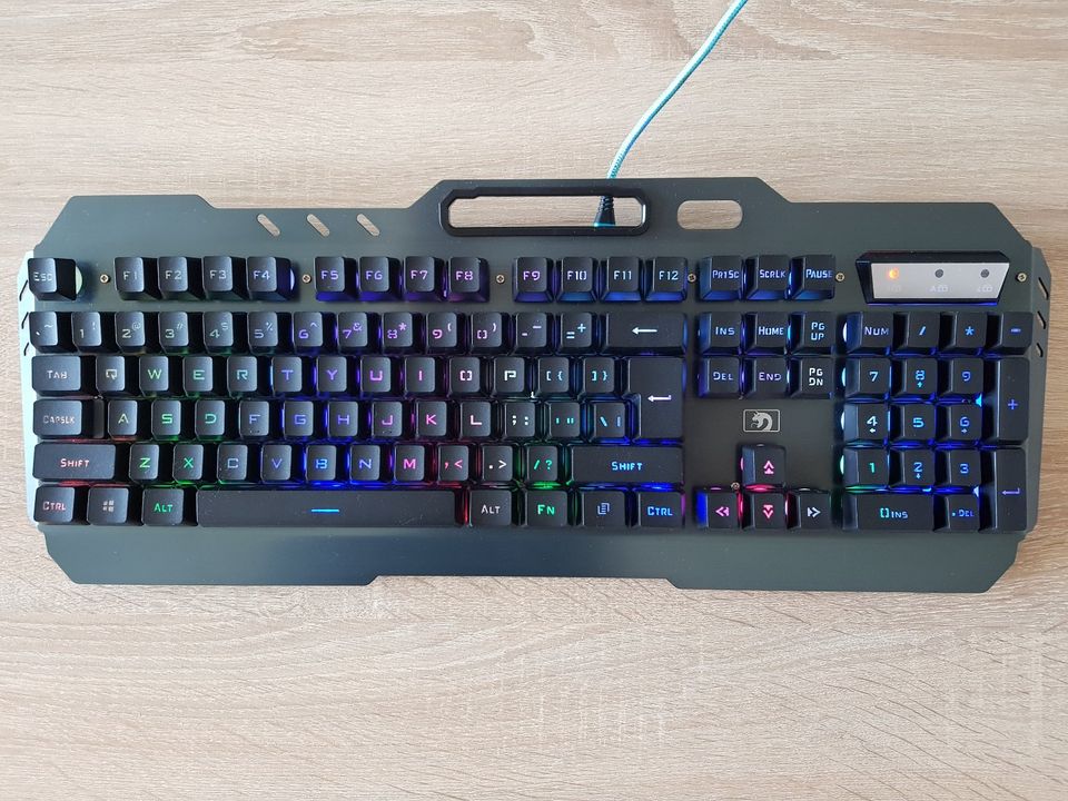 Mamba Tastatur / RGB / Metallrahmen / Wasserdicht / Kabellos in Greifswald