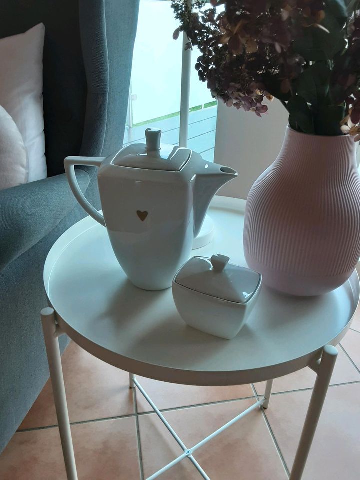 Teekanne Kaffeekanne Zuckerdose weiß Porzellan in Marienrachdorf