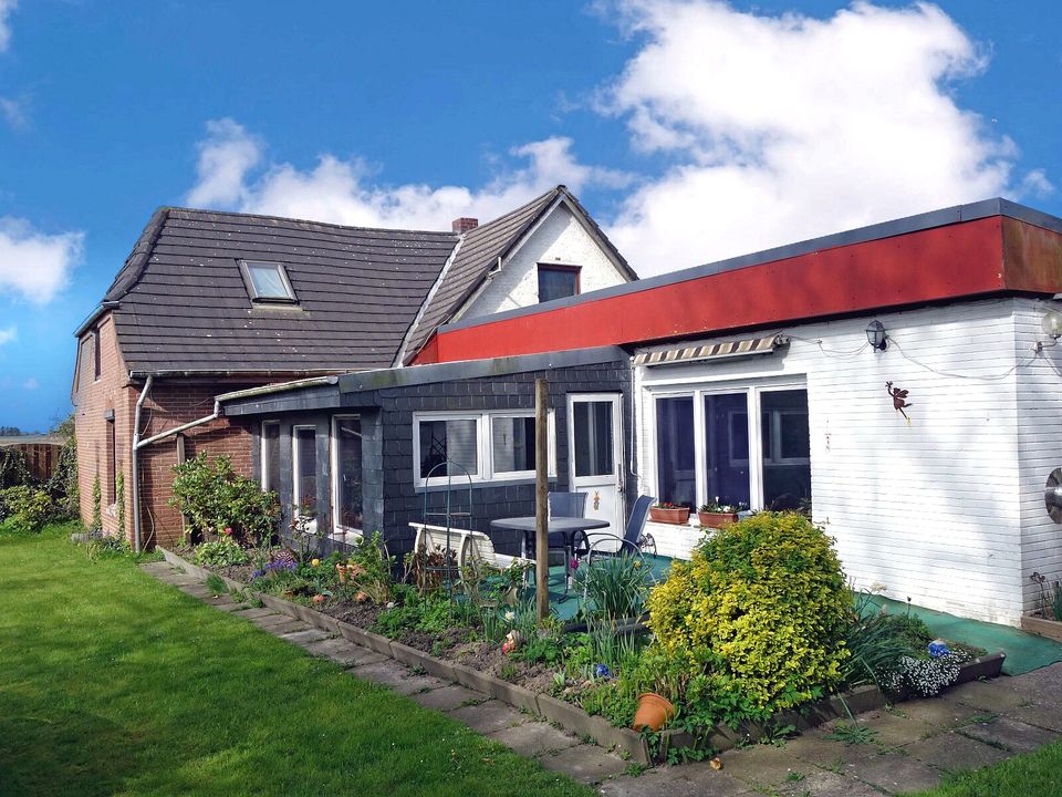 Einfamilienhaus mit Erweiterungsanbau und Garage in Neufeld (Kattrepel) in Neufeld