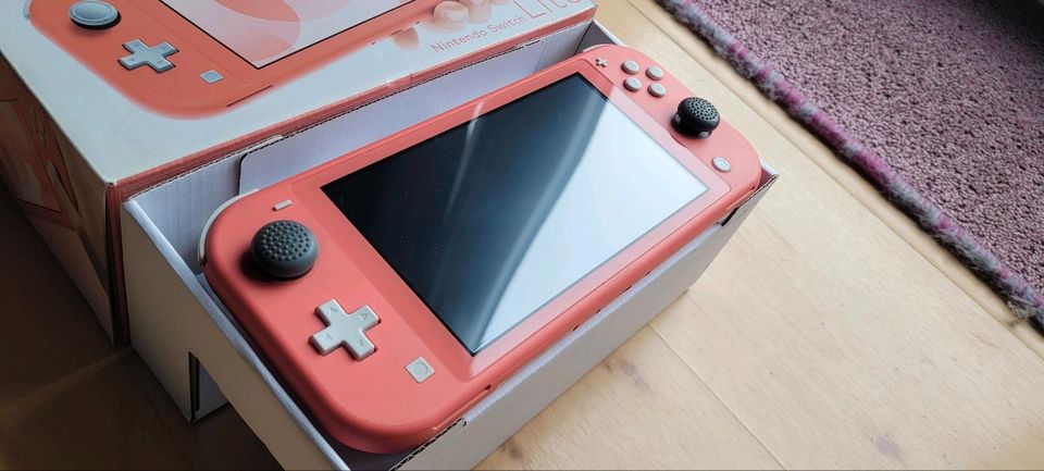 Nintendo Switch lite rosa inklusive Zubehör in Hürth