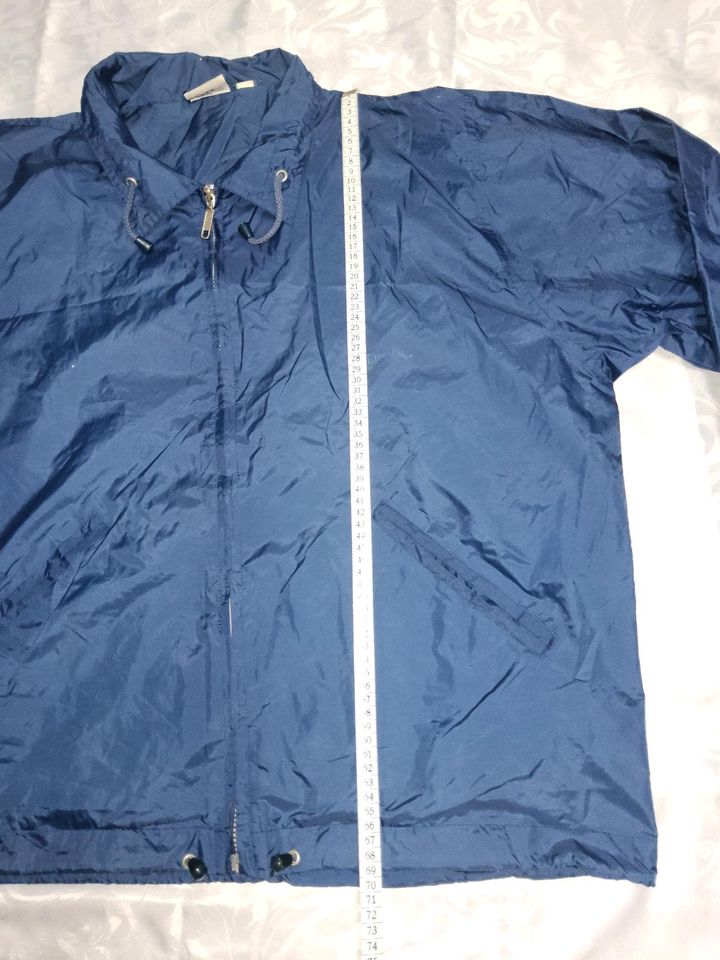 Herren Regenjacke Windbreaker Regenmantel Freizeit Top Zustand in Dreieich